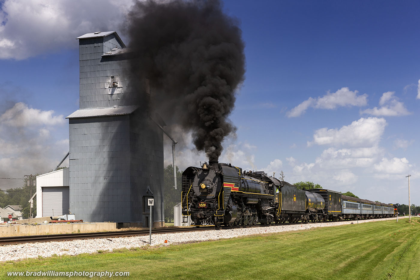 IAIS 6988 charging out of Menlo, Iowa after the final run of the day.